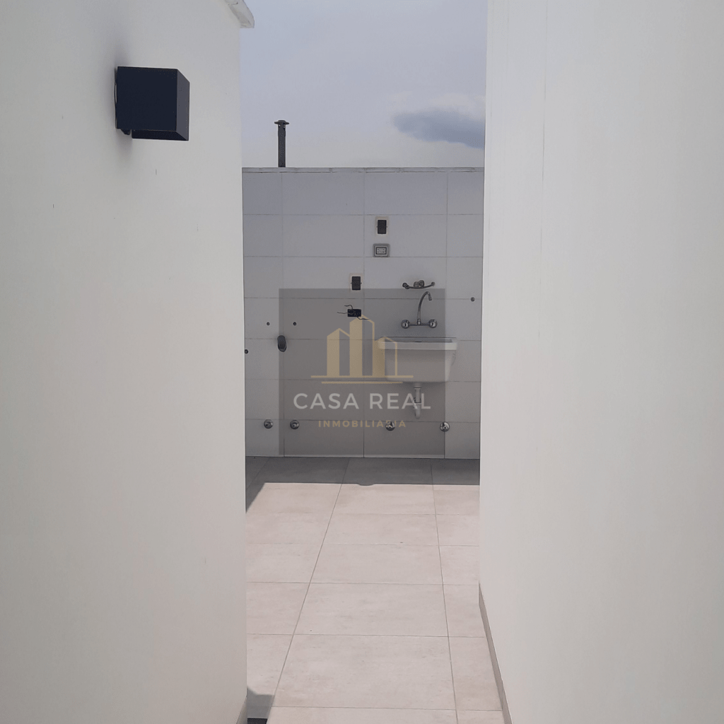 Duplex con jardín en ultimo piso en San Borja