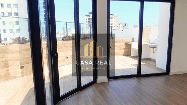 VENTA DE DUPLEX EN MIRAFLORES CON 3 DORMITORIOS Y TERRAZA DE ESTRENO 11