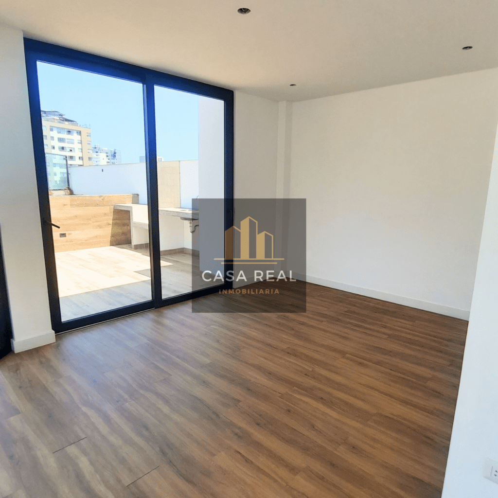 VENTA DE DUPLEX EN MIRAFLORES CON 3 DORMITORIOS Y TERRAZA DE ESTRENO 12