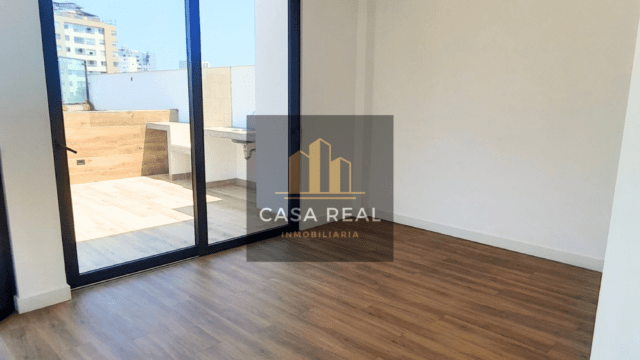 VENTA DE DUPLEX EN MIRAFLORES CON 3 DORMITORIOS Y TERRAZA DE ESTRENO 12